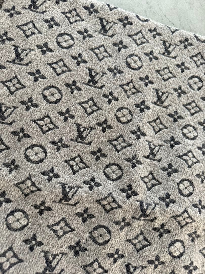 美品 LOUIS VUITTON マフラー エシャルプ・モノグラムクラシック