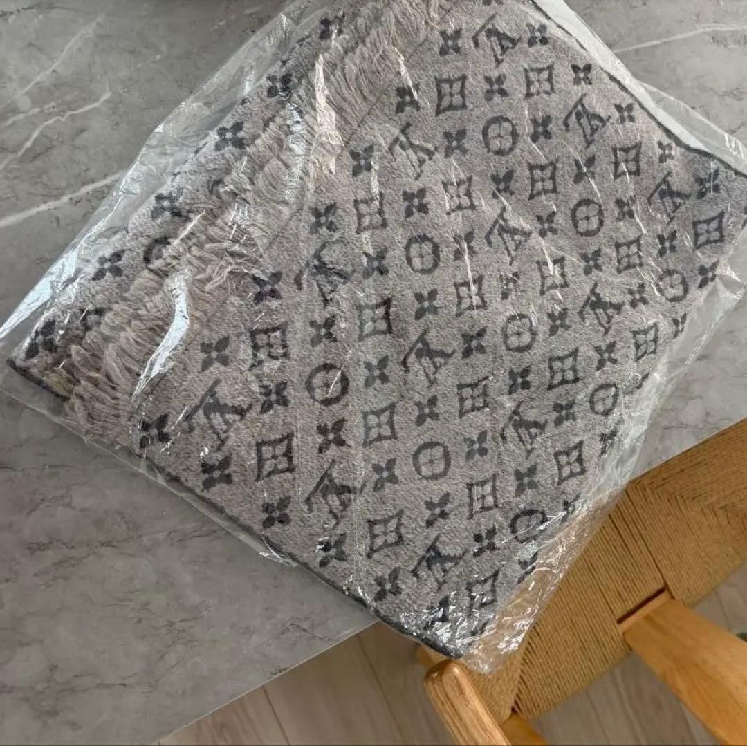 美品 LOUIS VUITTON マフラー エシャルプ・モノグラムクラシック