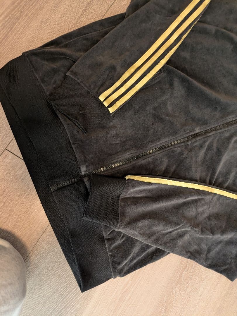 adidas ジャージジャケット HR3445　ベロア　黒金