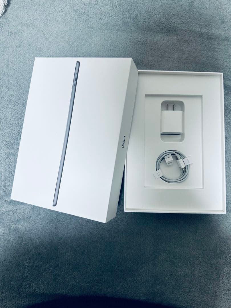 Apple iPad 第9世代 シルバー　64GB　WiFiモデル