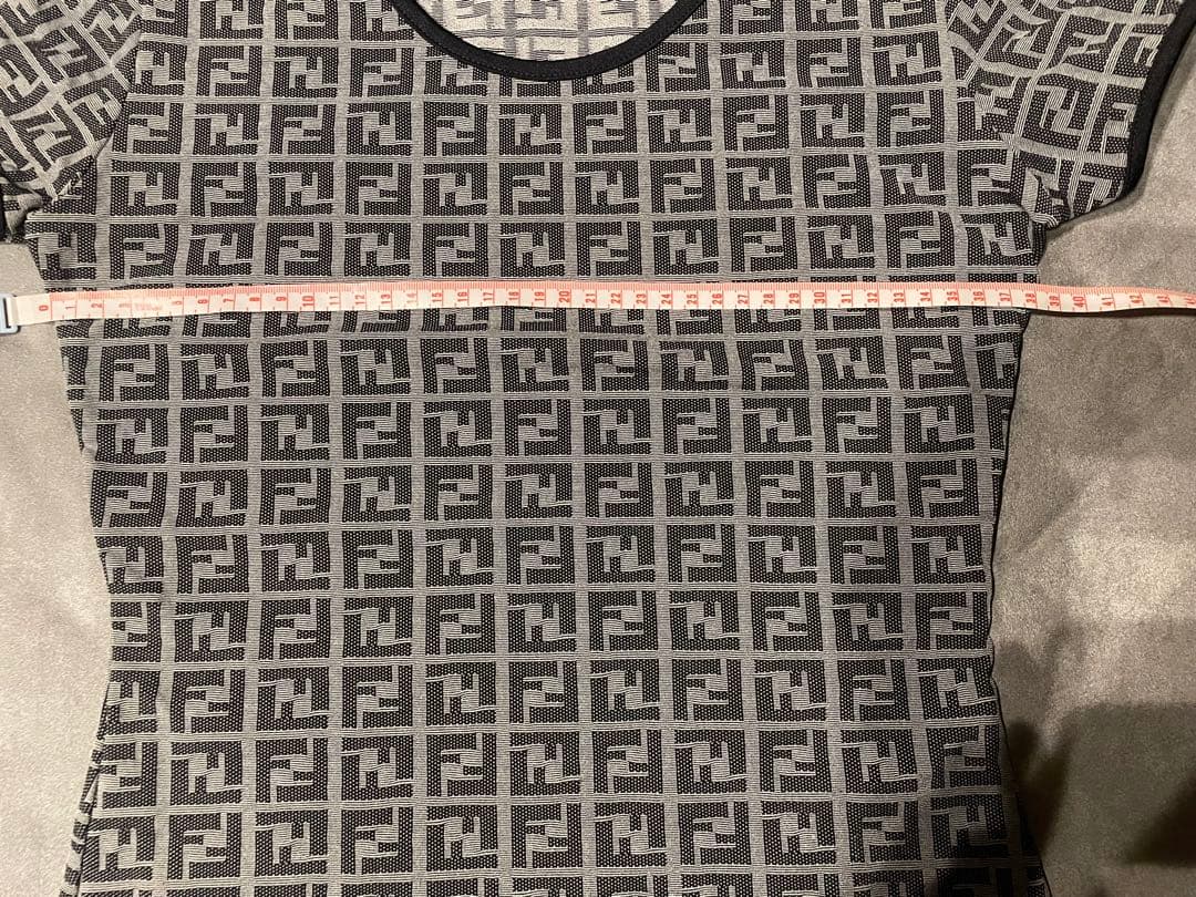 ⭐︎FENDI フェンディ ロゴパターン 半袖Tシャツ⭐︎