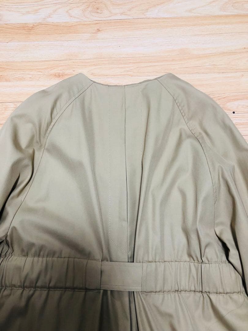ADORE ノーカラートレンチコート　7万　美品　38 ベージュ