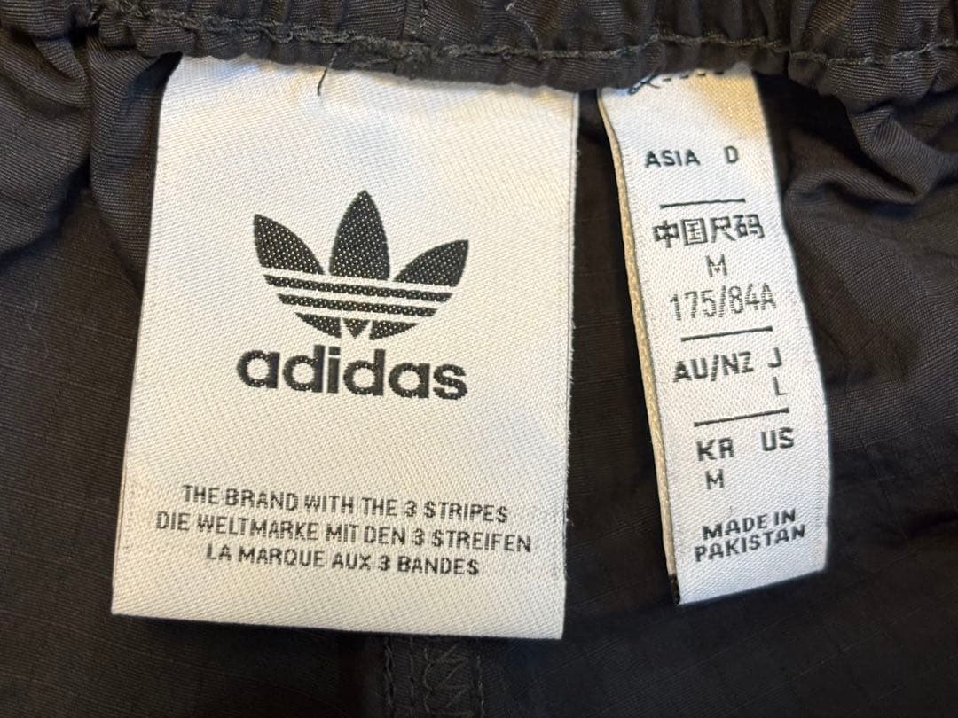 にしやん　adidas　クラシックス スリーストライプス カーゴパンツ