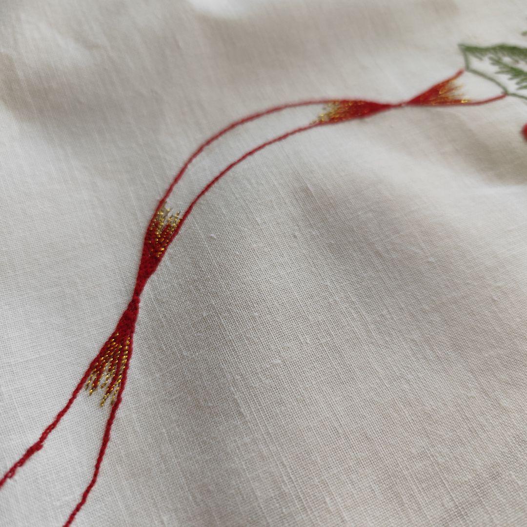 赤いリボン　松ぼっくり刺繍　ドイツヴィンテージ　クリスマスクロス