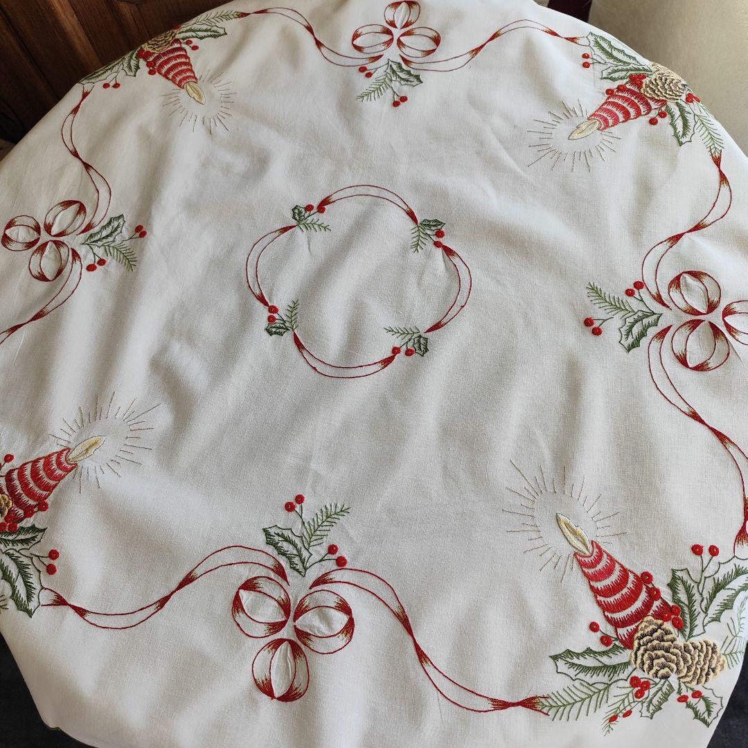 赤いリボン　松ぼっくり刺繍　ドイツヴィンテージ　クリスマスクロス