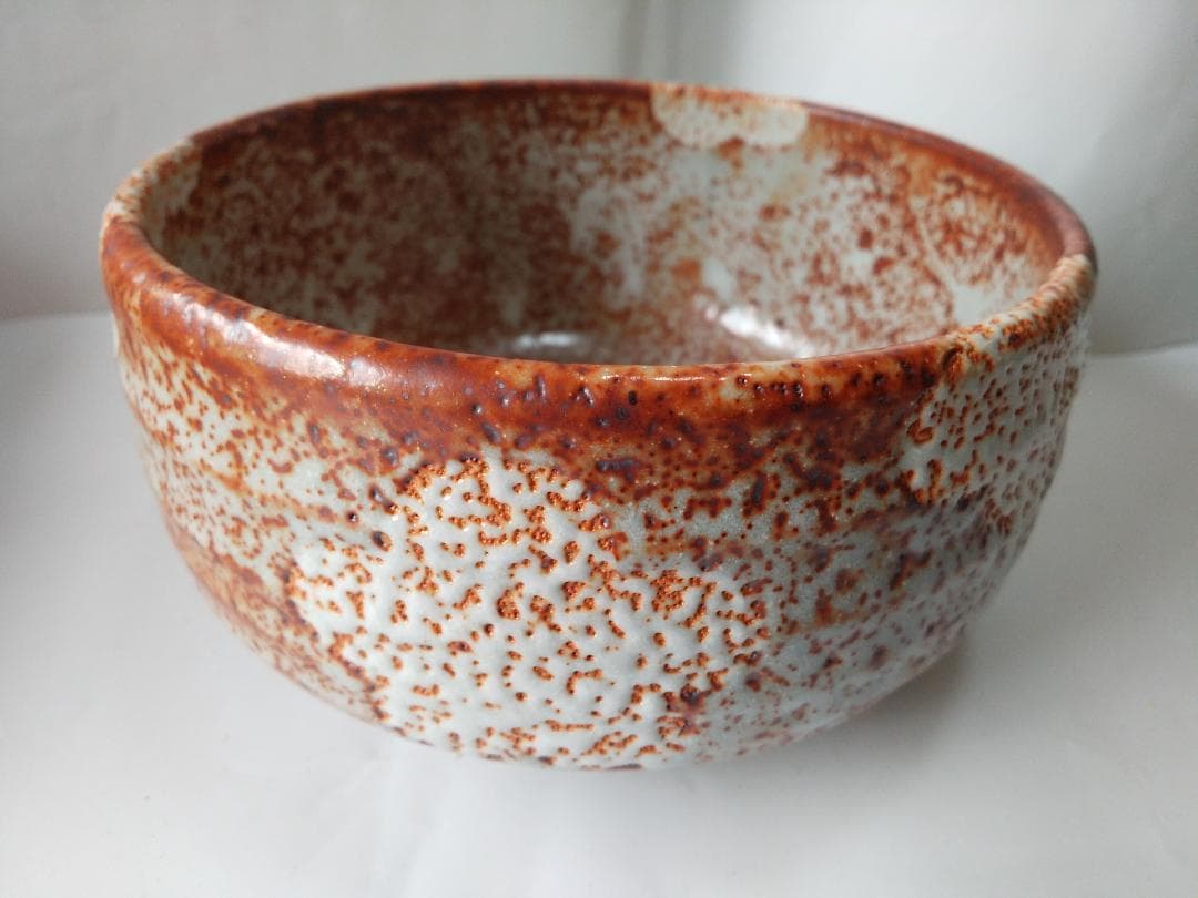 美濃寿窯 水野守山 志野 菓子鉢 菓子器 茶道具 茶器 新品 未使用 です。