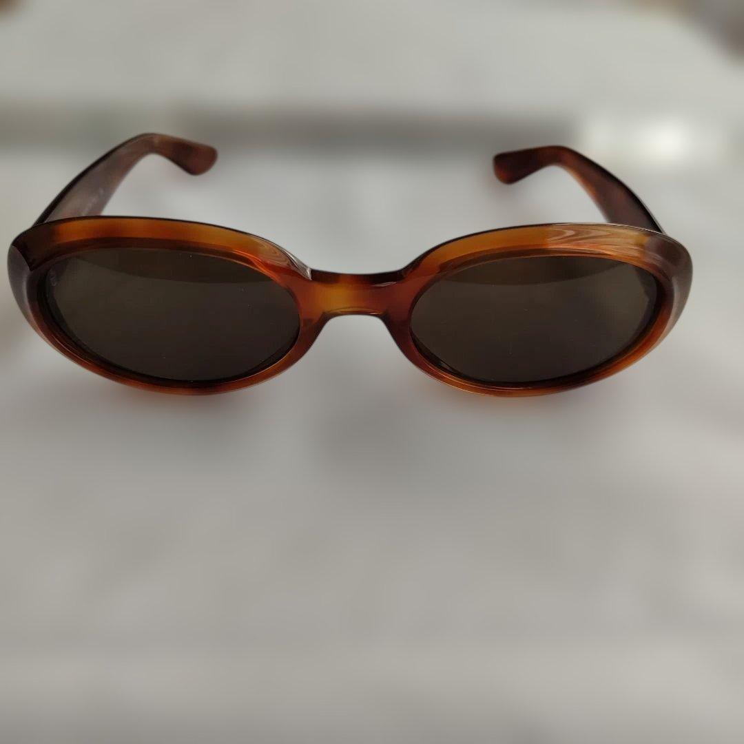 GUCCIブラウンオーバルサングラス Gロゴ付き