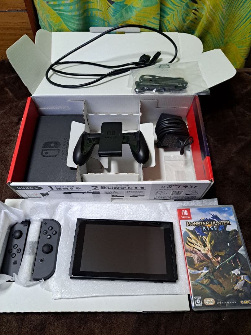 ニンテンドースイッチ　本体　美品　バッテリー強化モデル　付属品一式　ソフト2本付