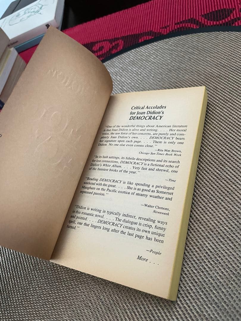 希少　Joan Didion Democracy
