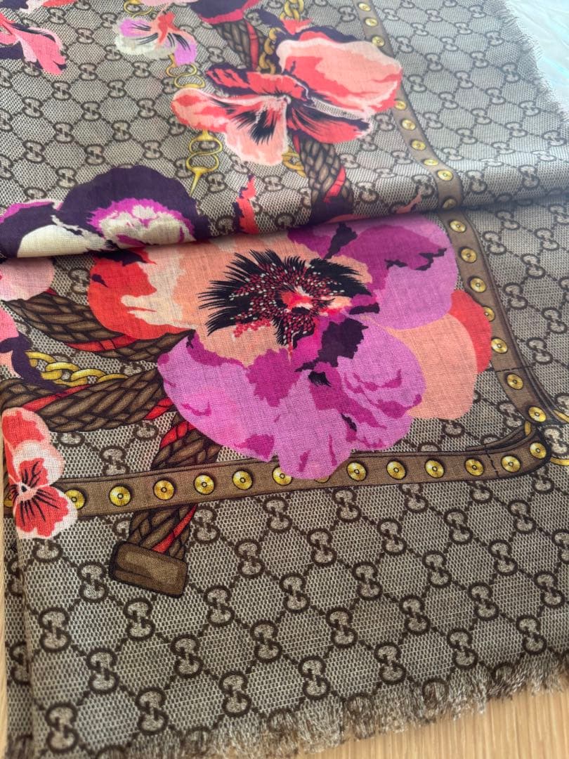 【新品】　大判140×140 希少フラワー柄【GUCCI】