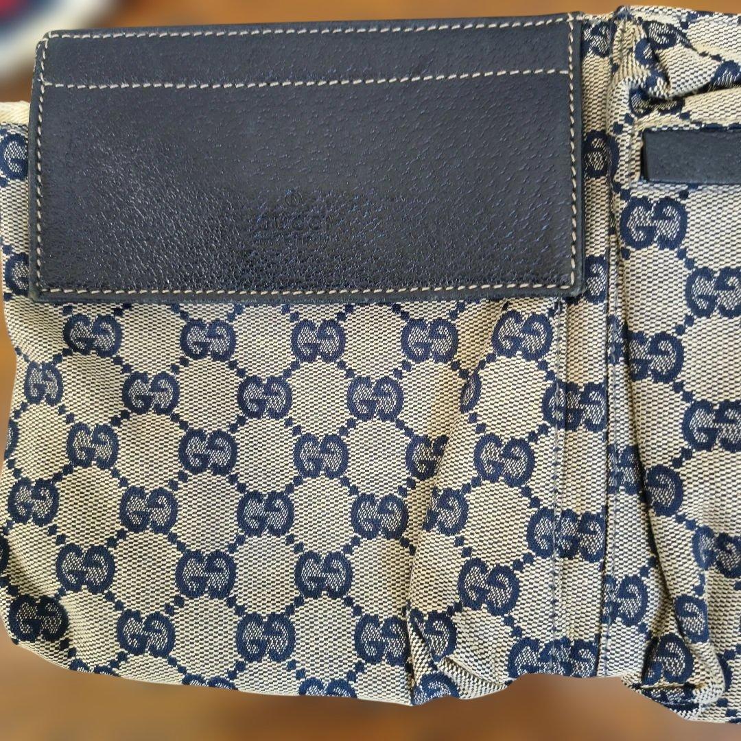 グッチ　GUCCI　GGパターンのボディバッグ、キャンバス　美品10回使用