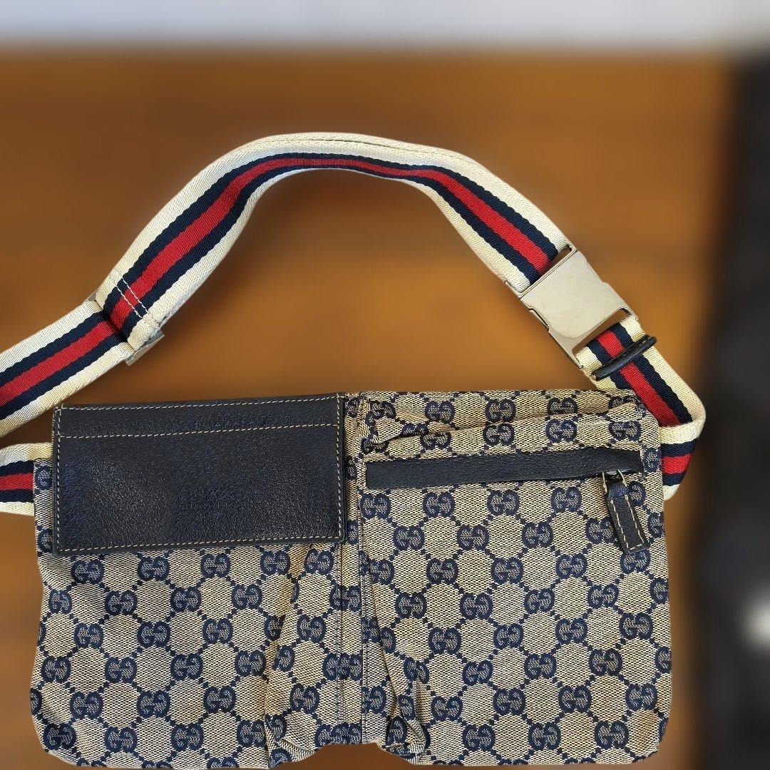 グッチ　GUCCI　GGパターンのボディバッグ、キャンバス　美品10回使用