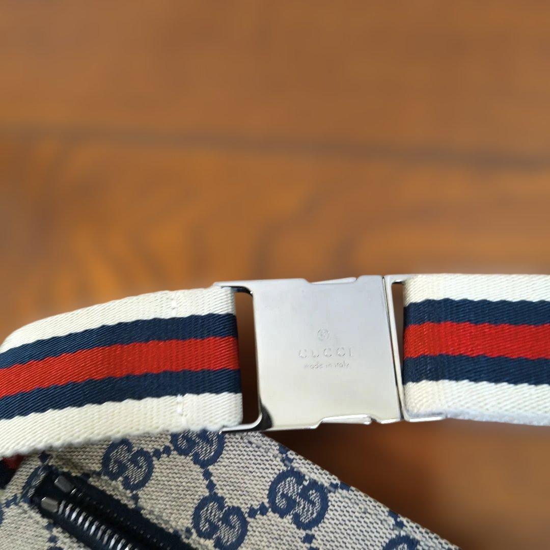グッチ　GUCCI　GGパターンのボディバッグ、キャンバス　美品10回使用