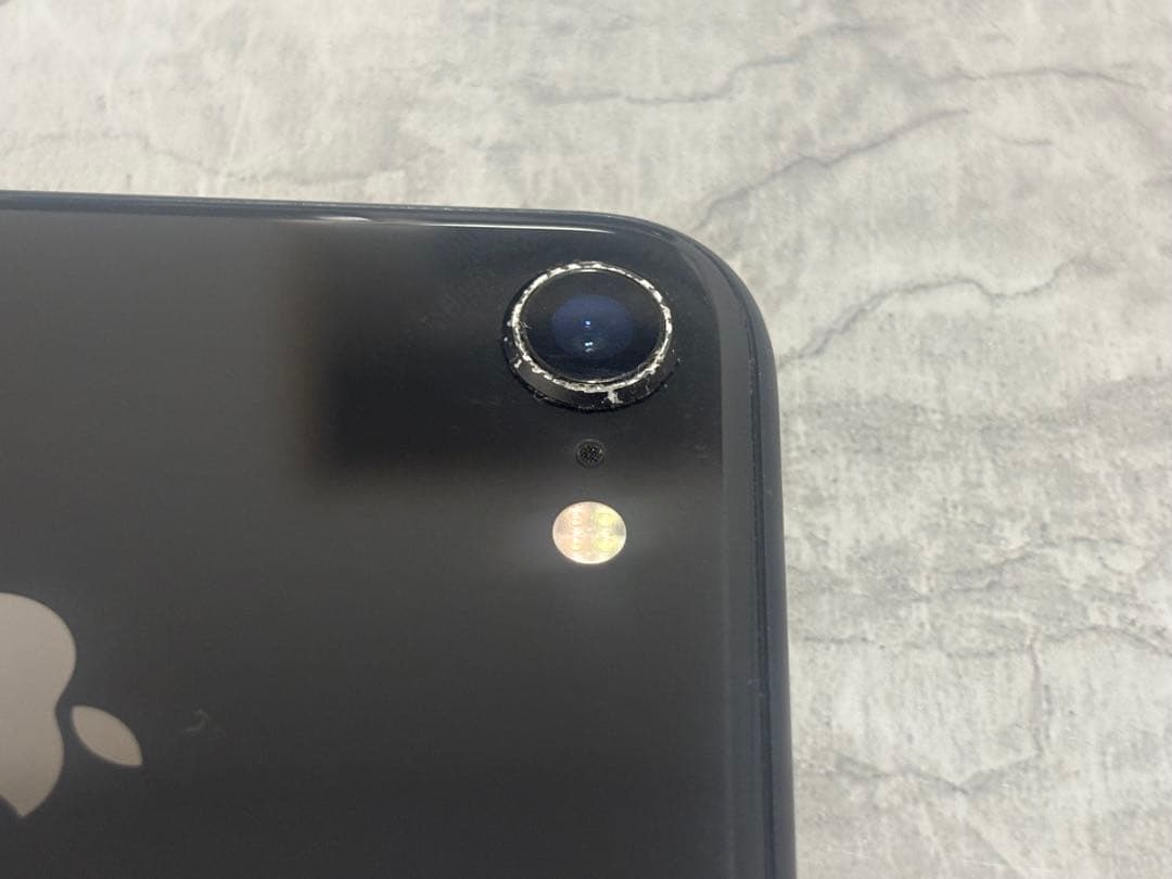 iPhone 8 ブラック 画面にひびあり