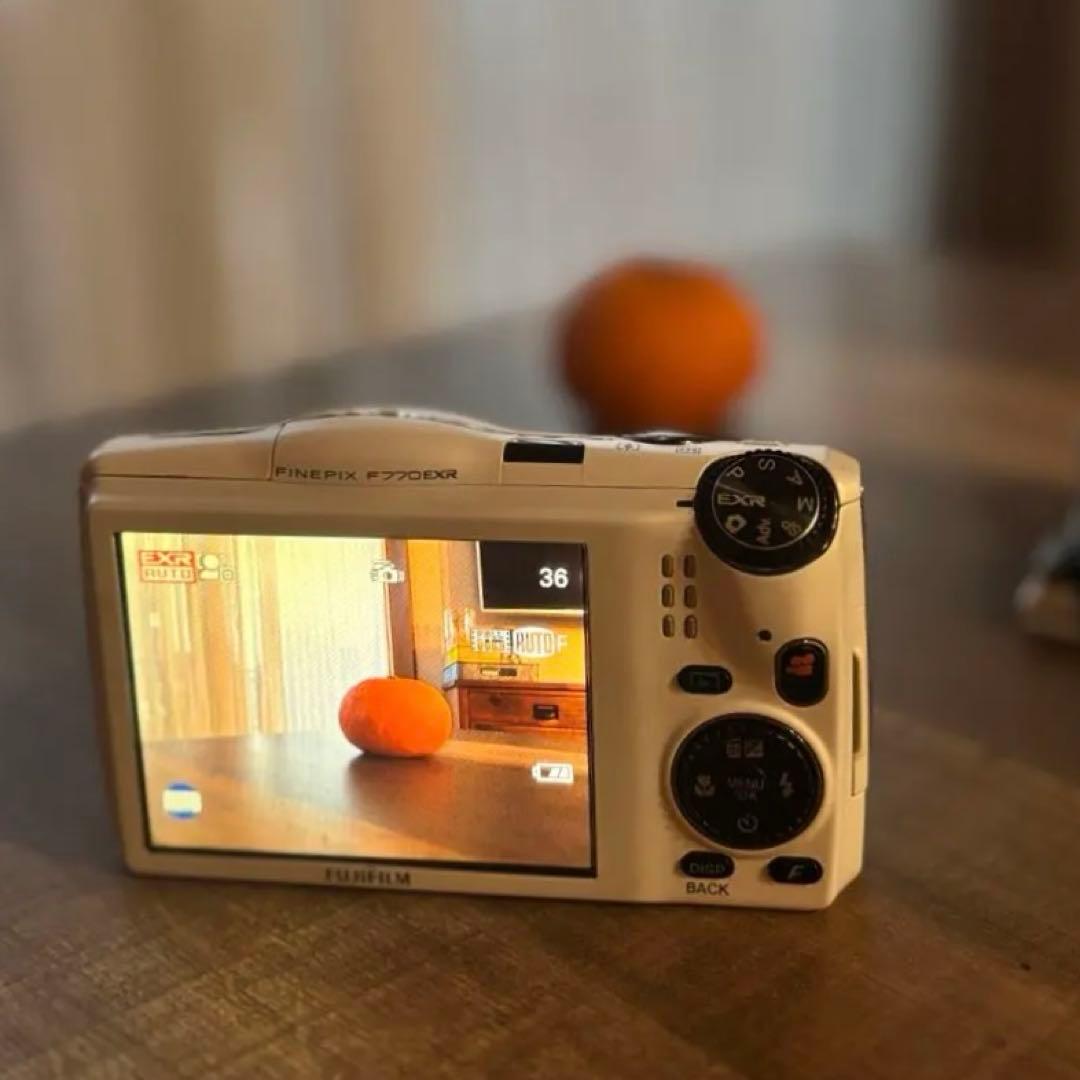 FUJIFILM デジタルカメラ　FINEPIX F770EXR ホワイト