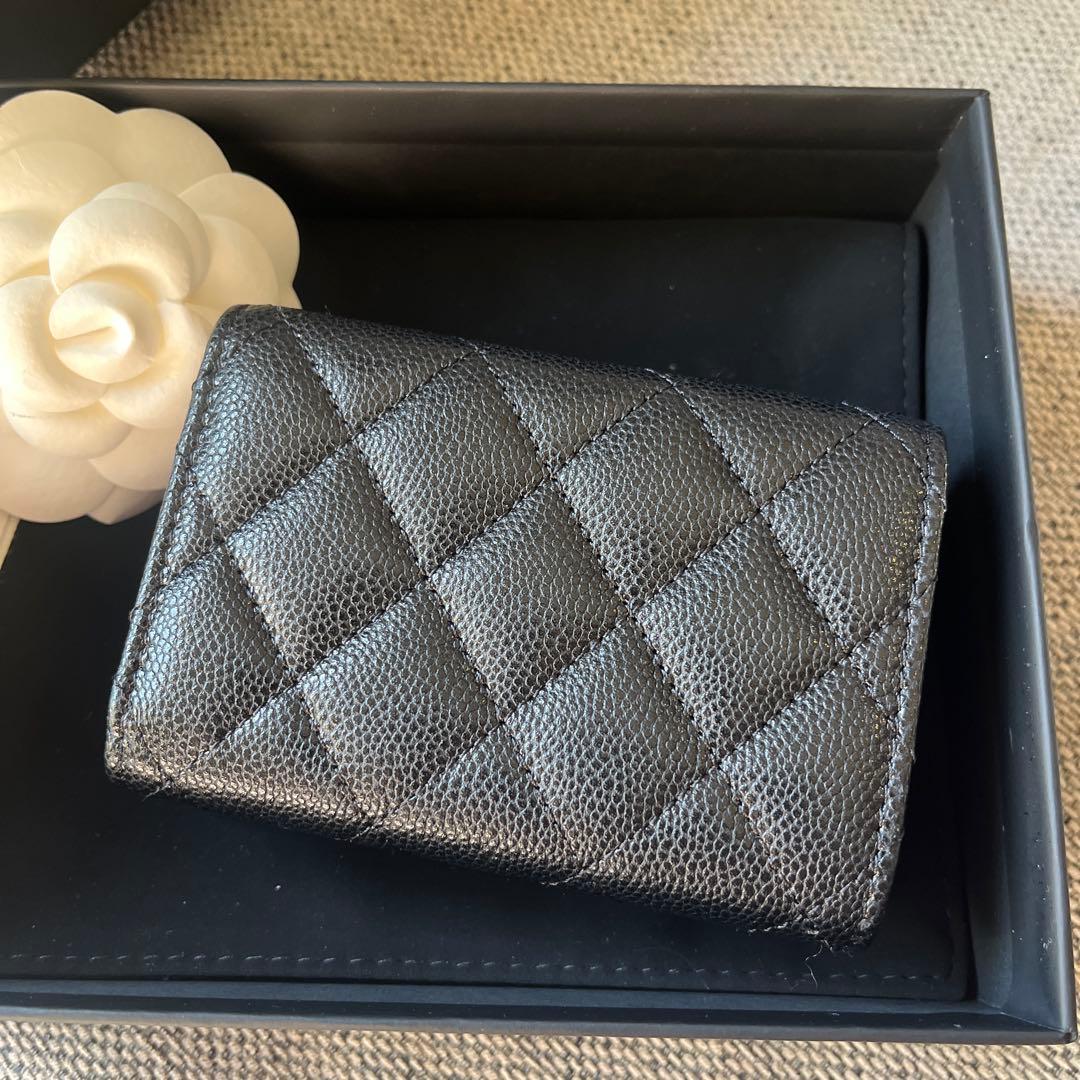 極美品　CHANEL スモールフラップ　ブラック 三つ折り財布　キャビアスキン
