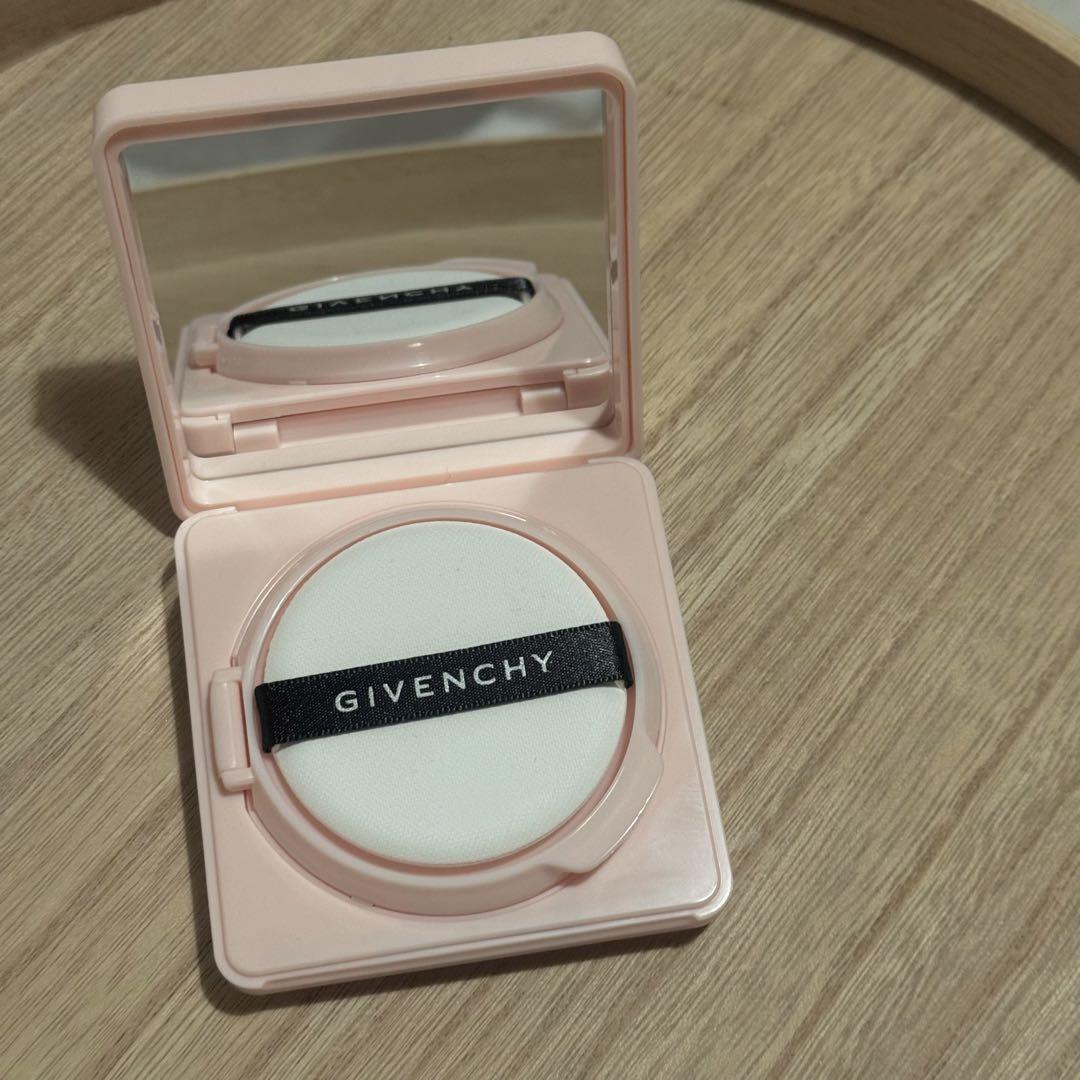 GIVENCHY コンパクトクリーム N