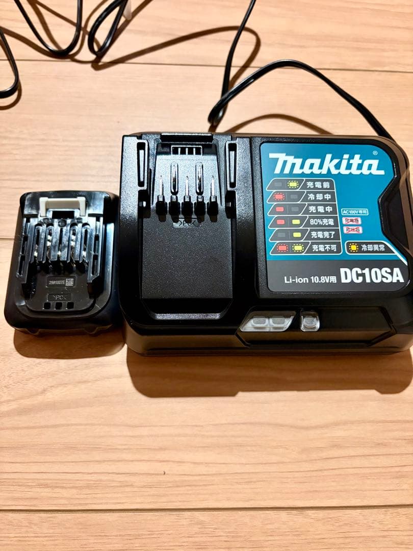 Makita(マキタ)CL107FDSHW＆車内シートノズル(A-67022)