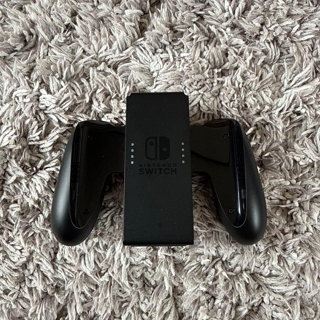 超美品 Switch 本体 使用50時間未満 画面フィルム付