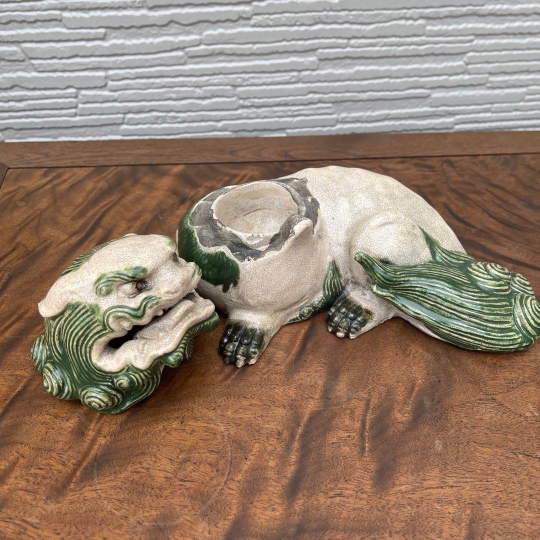 陶器製 獅子の形状の装飾品