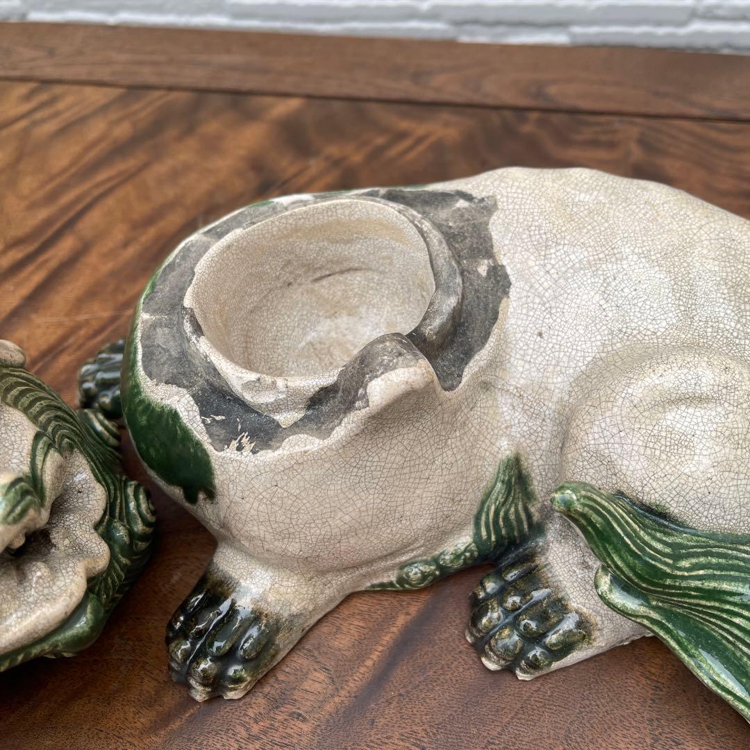陶器製 獅子の形状の装飾品