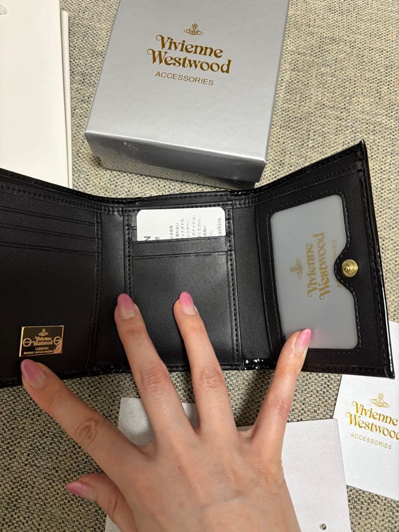 Vivienne Westwooヴィヴィアンウエストウッドエナメル三つ折り財布