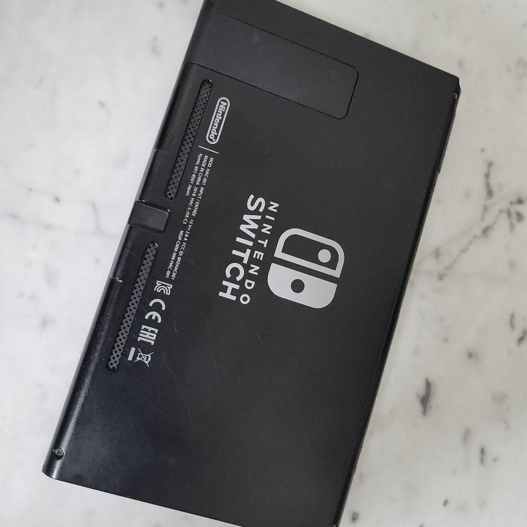 Nintendo Switch本体のみ　Joy-Conは付きません。