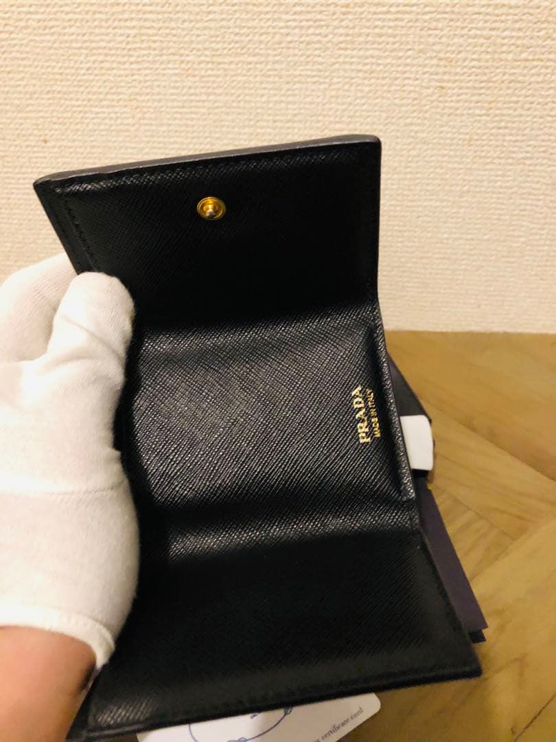 プラダ　三つ折り財布　ICチップ(RFID)搭載