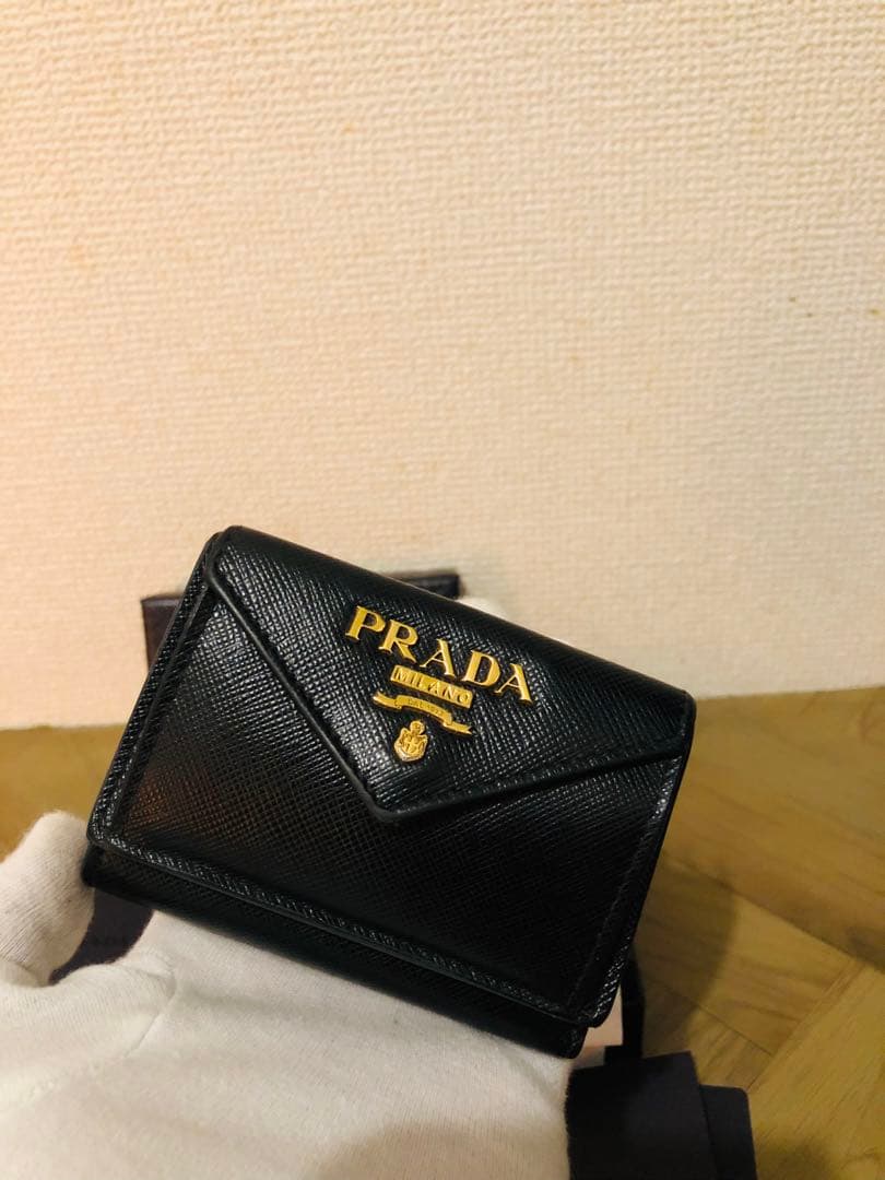 プラダ　三つ折り財布　ICチップ(RFID)搭載