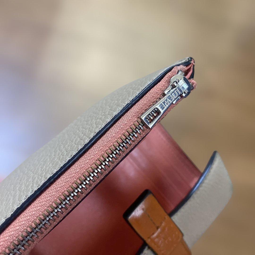LOEWE 財布 本日限定！