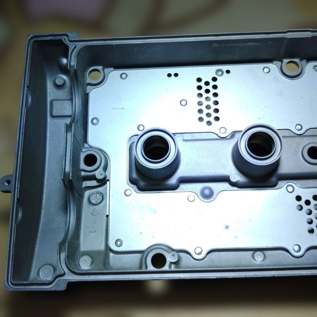 未使用品　ホンダＨ系ＶＴＥＣエンジン純正黒結晶ヘッドカバー