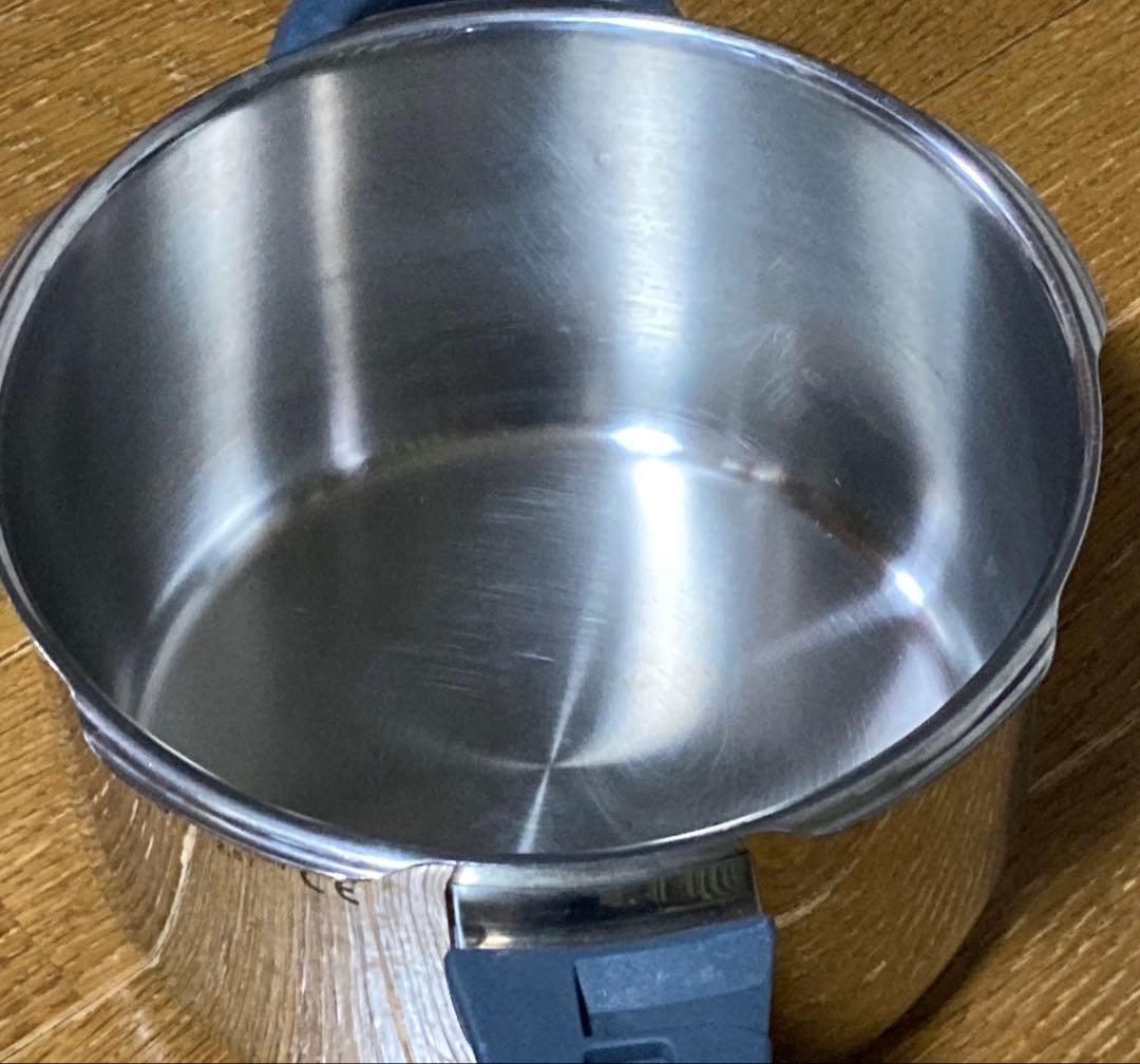 WMFパーフェクトプラス　圧力鍋　2.5L ドイツ製　ガラス蓋付き