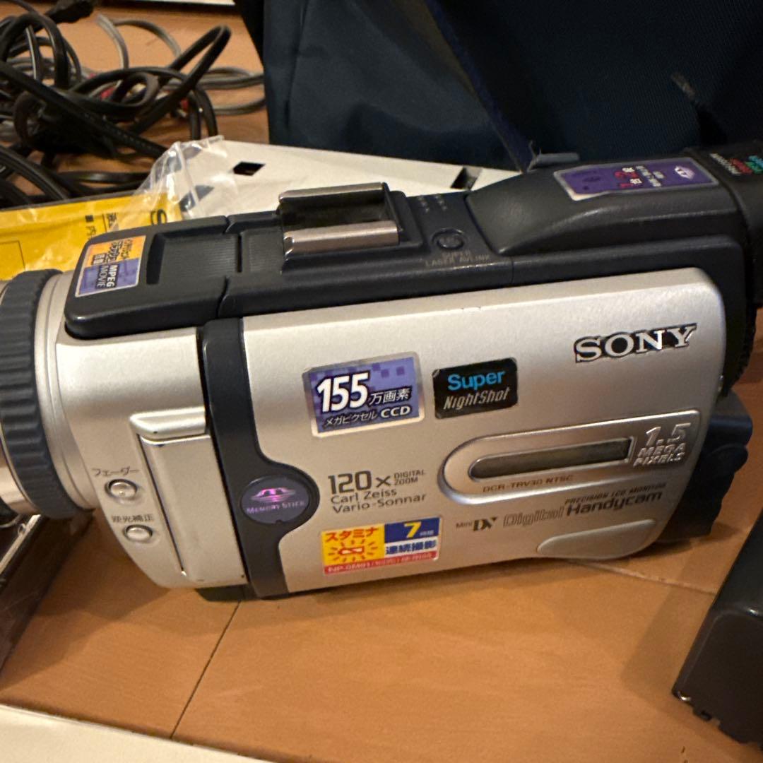 【動作品】SONY ハンディカムビデオカメラ / 2001年購入 / 付属品あり