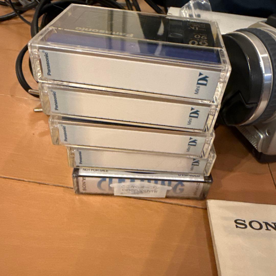 【動作品】SONY ハンディカムビデオカメラ / 2001年購入 / 付属品あり