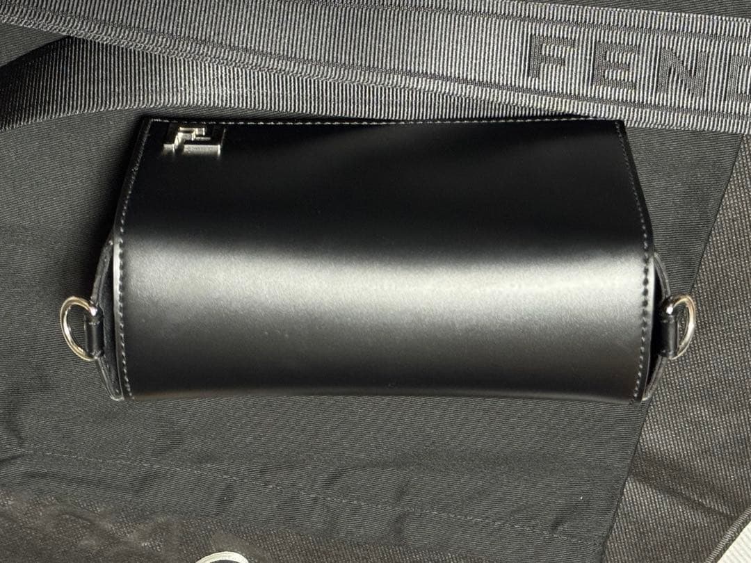 FENDI FF スクエア ショルダーバッグ ブラック