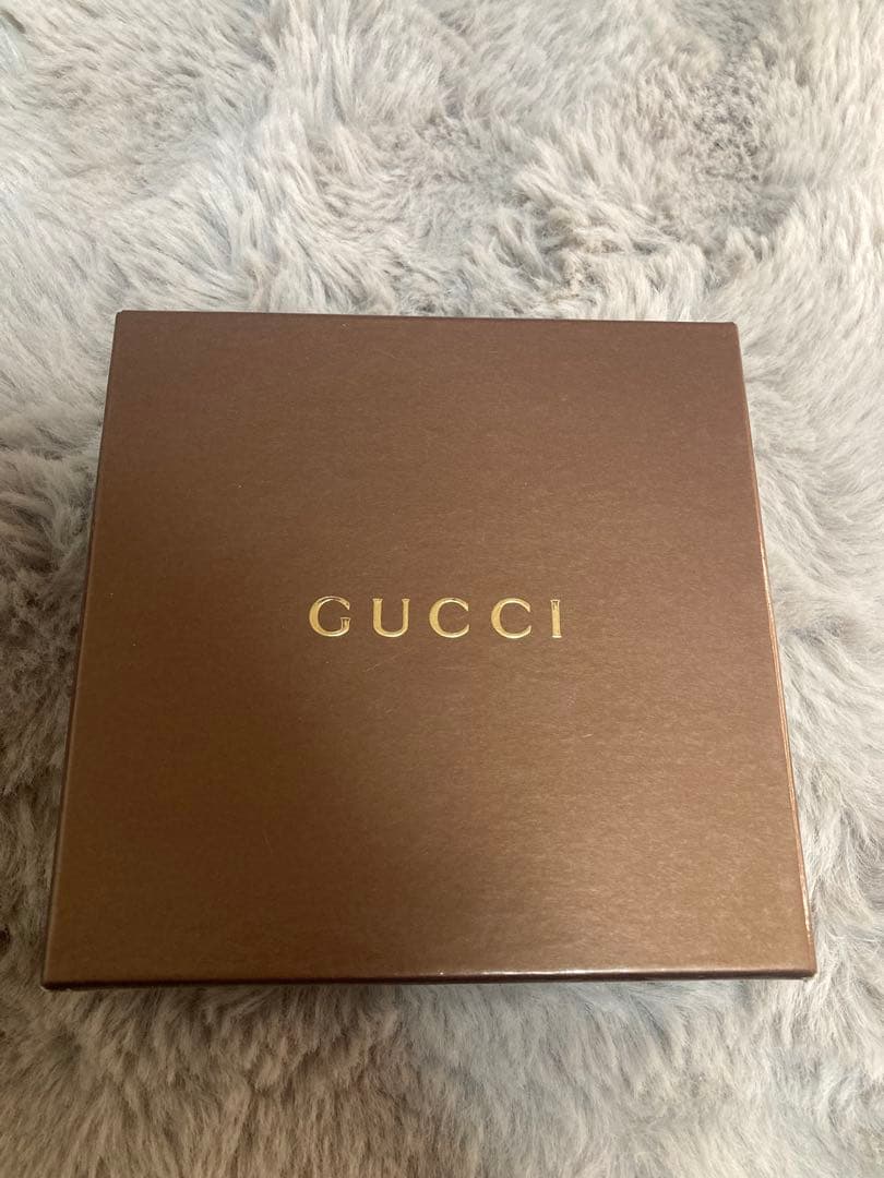 GUCCI ブラックレザー 二つ折り　シリアル有り