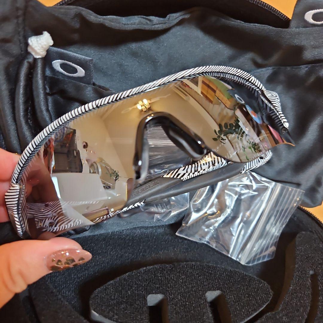 Oakley ストライプデザイン サングラスゼブラ