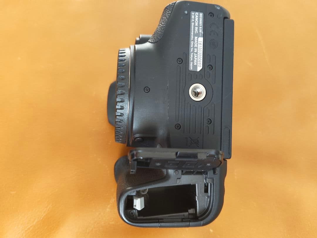 【ジャンク品】Canon EOS Kiss X10i デジタル一眼レフカメラ①