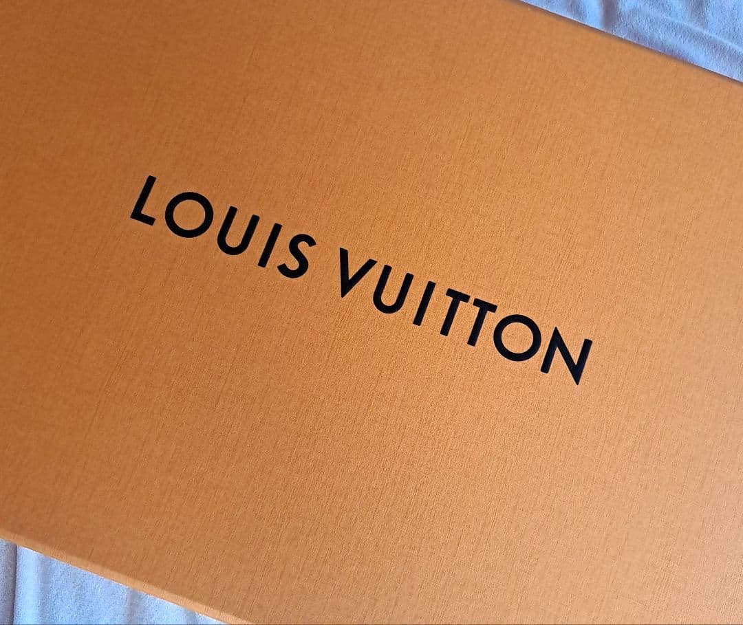 LOUIS VUITTON ロゴ入りマフラー ピンク