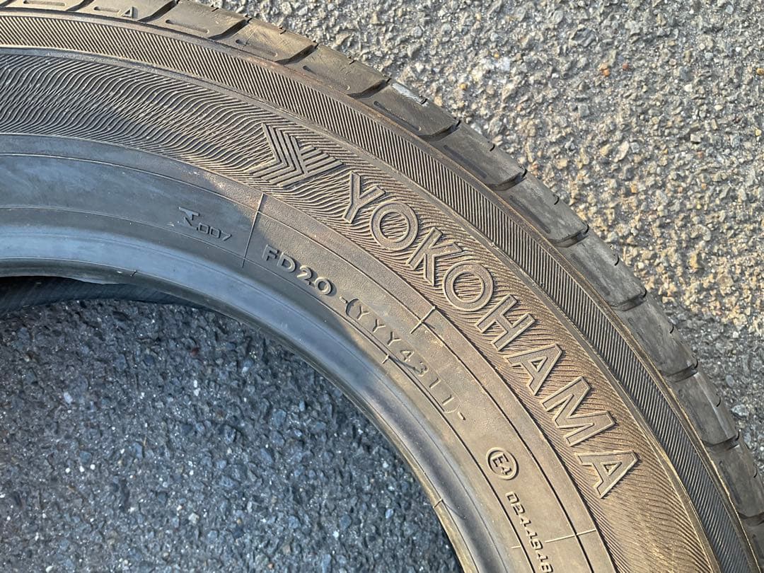 【送料無料】ヨコハマ　アドバンdBデシベル　205/60R16 新古タイヤ4本
