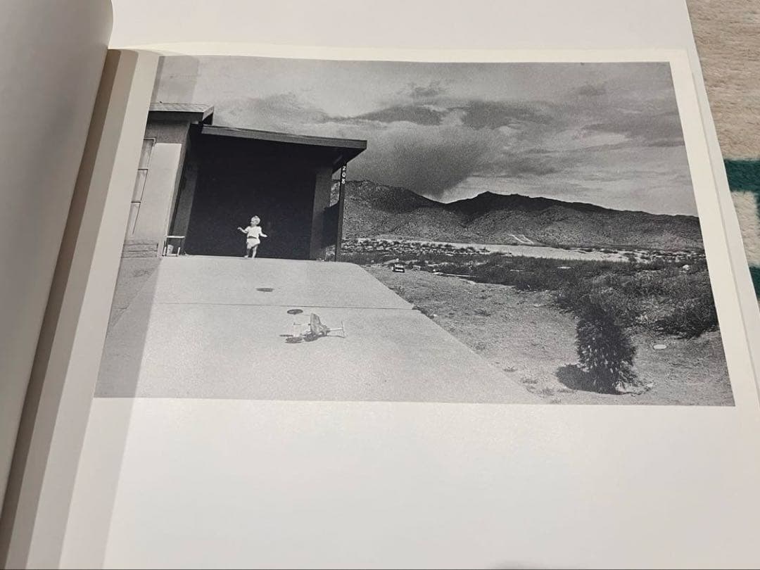 アート・デザイン・音楽 WINOGRAND FIGMENTS FROM THE REAL WORLD