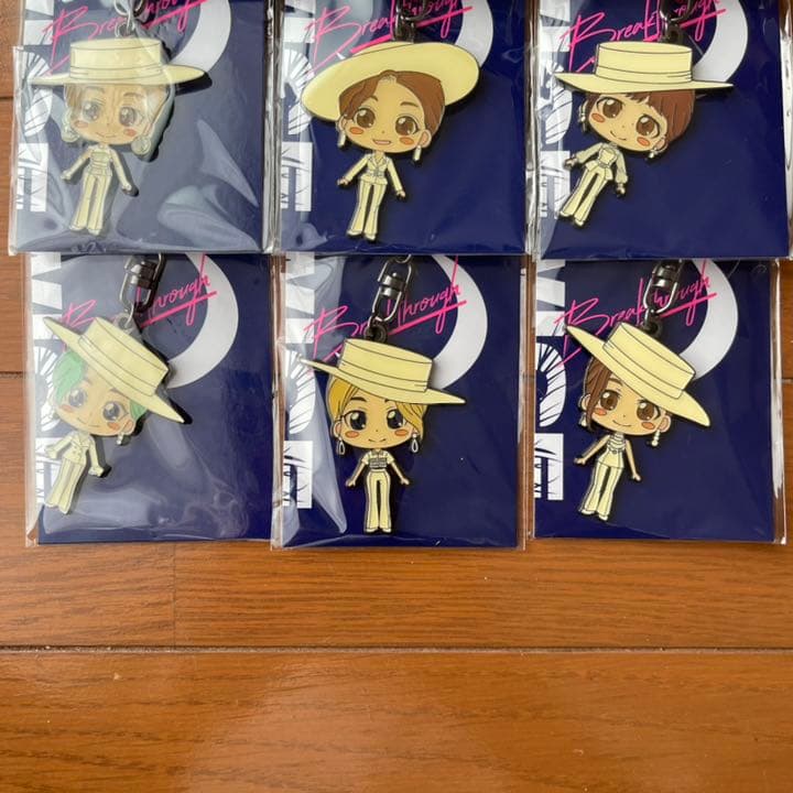 TWICE ”breakthrough“のキーホルダー全種類セット売り