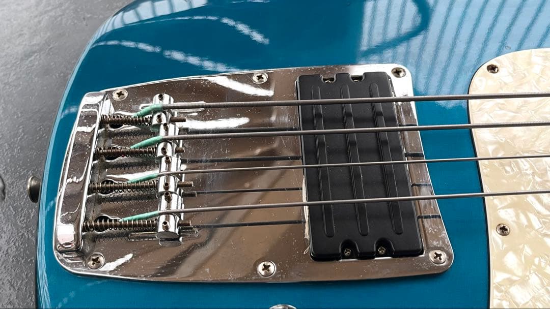 Ibanez ATK300FL フレットレスベース