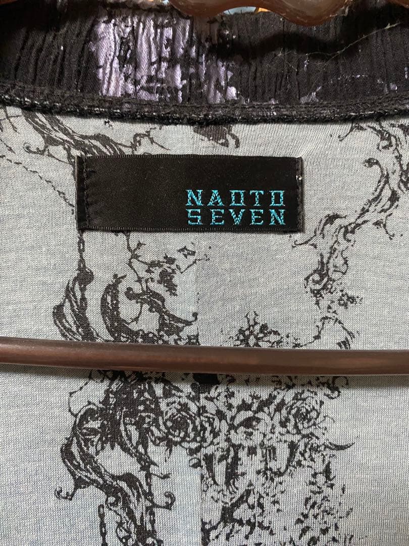 h.NAOTO SEVEN / 裏地グラフィック 箔加工ドレープカーディガン