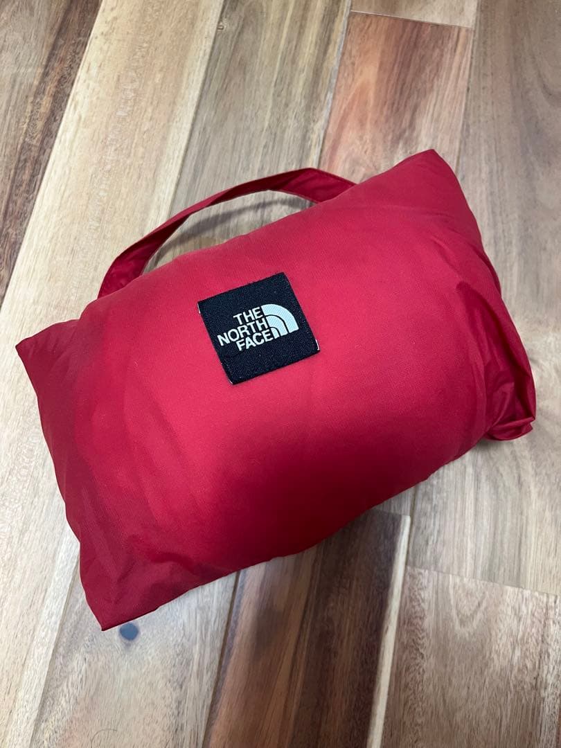 THE NORTH FACE 赤 フード付き抱っこ紐・ベビーカーカバー