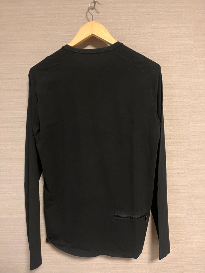 プラダ　ロングスリーブTシャツ