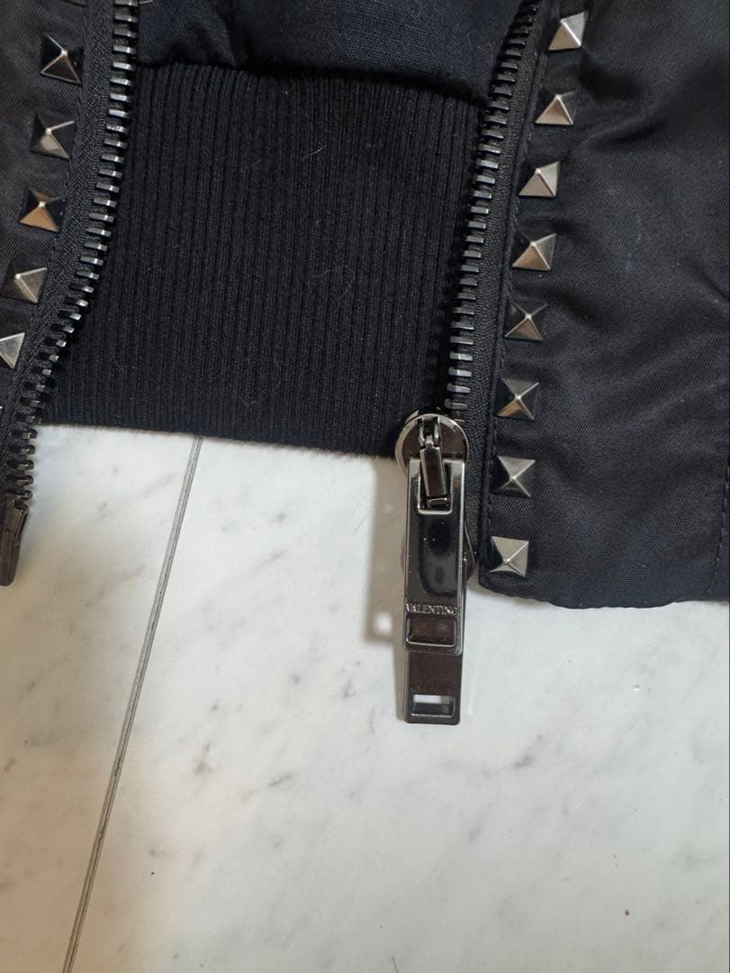 VALENTINO ロックスタッズ　ブルゾン　MA-1 size44 ハンガー付