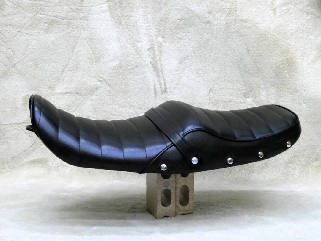 ゼファーχ ボタン付き タックロールシート ブラックレザー