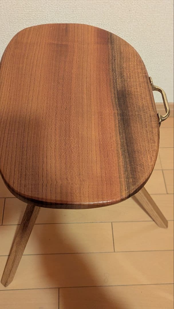 三脚木製テーブル