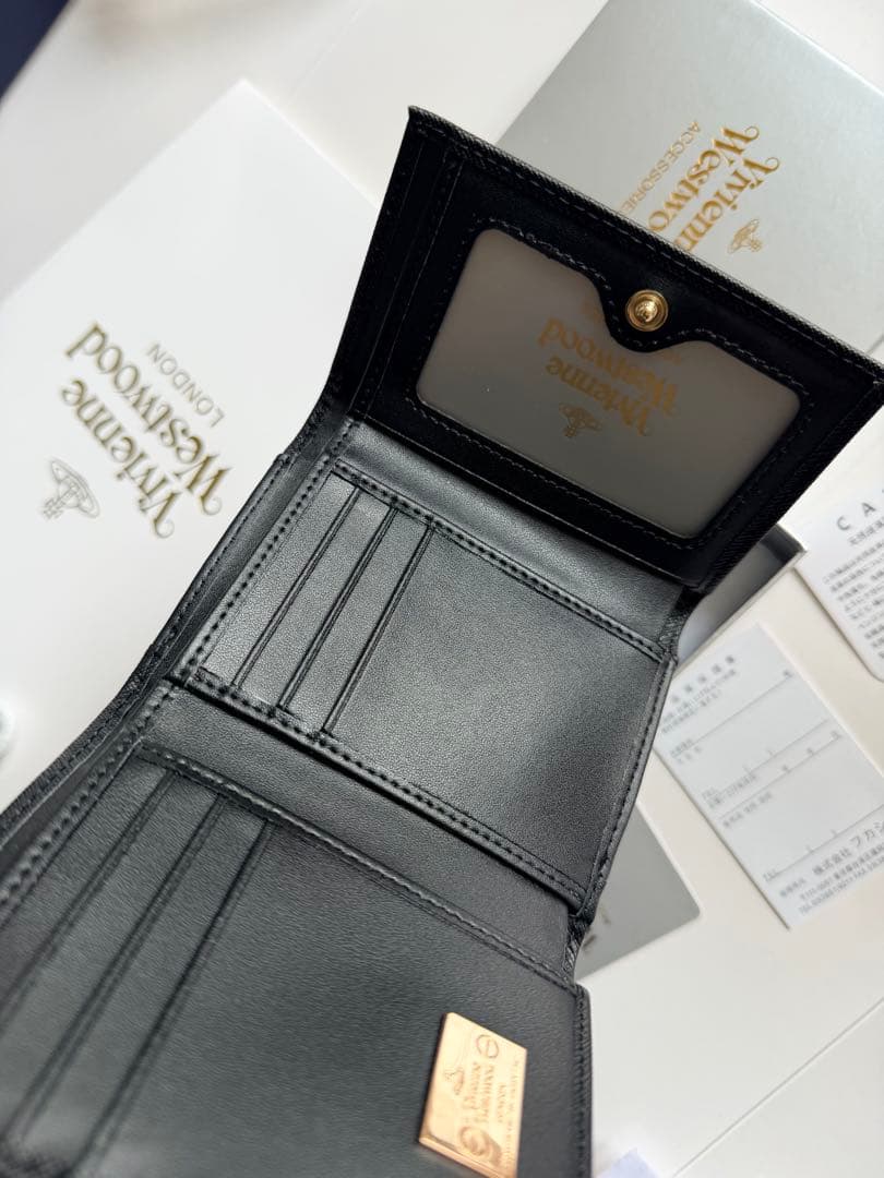Vivienne Westwood ブラック 三つ折り財布 金マーク　n is